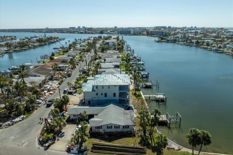House in Treasure Island, Florida 2 bedrooms, 164.72 sq.m. № 1409574 - photo 9