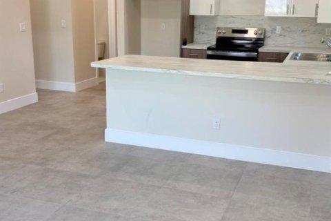 Casa en alquiler en St. Lucie, Florida, 4 dormitorios, 134.71 m2 № 2078185 - foto 3
