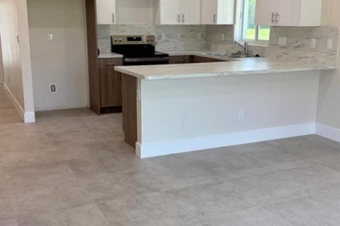 Casa en alquiler en St. Lucie, Florida, 4 dormitorios, 134.71 m2 № 2078185 - foto 4