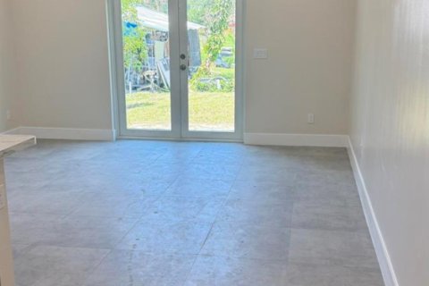 Casa en alquiler en St. Lucie, Florida, 4 dormitorios, 134.71 m2 № 2078185 - foto 5