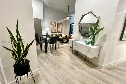 Снять в аренду квартиру в Майами, Флорида 2 спальни, 92.25м2, № 1990981 - фото 4