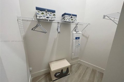 Снять в аренду квартиру в Майами, Флорида 2 спальни, 92.25м2, № 1990981 - фото 9