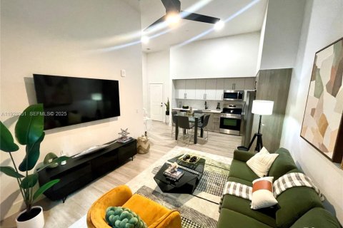 Снять в аренду квартиру в Майами, Флорида 2 спальни, 92.25м2, № 1990981 - фото 2