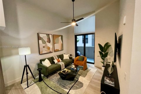 Снять в аренду квартиру в Майами, Флорида 2 спальни, 92.25м2, № 1990981 - фото 1
