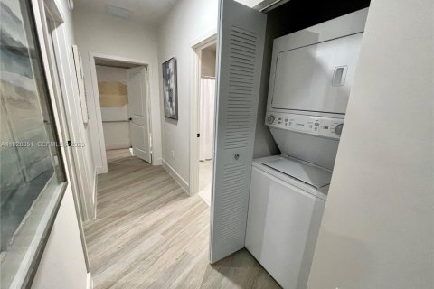 Снять в аренду квартиру в Майами, Флорида 2 спальни, 92.25м2, № 1990981 - фото 11