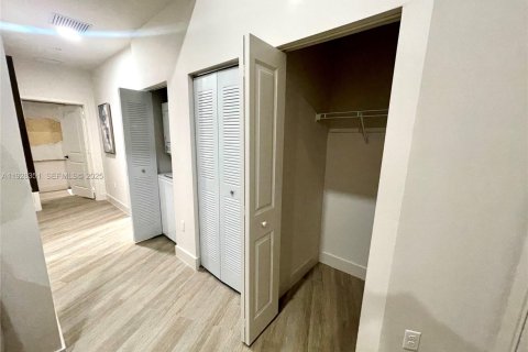 Снять в аренду квартиру в Майами, Флорида 2 спальни, 92.25м2, № 1990981 - фото 12