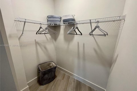 Снять в аренду квартиру в Майами, Флорида 2 спальни, 92.25м2, № 1990981 - фото 6