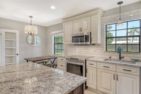 Villa ou maison à louer à Sarasota, Floride: 2 chambres, 150.32 m2 № 213352 - photo 11