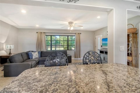 Villa ou maison à louer à Sarasota, Floride: 2 chambres, 150.32 m2 № 213352 - photo 15
