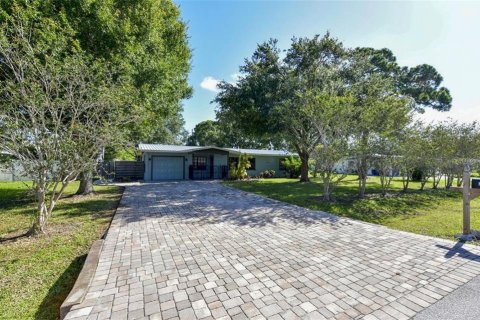 Villa ou maison à louer à Sarasota, Floride: 2 chambres, 150.32 m2 № 213352 - photo 1