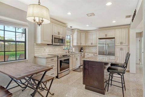 Villa ou maison à louer à Sarasota, Floride: 2 chambres, 150.32 m2 № 213352 - photo 9