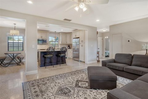Villa ou maison à louer à Sarasota, Floride: 2 chambres, 150.32 m2 № 213352 - photo 4