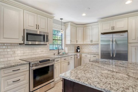 Villa ou maison à louer à Sarasota, Floride: 2 chambres, 150.32 m2 № 213352 - photo 10
