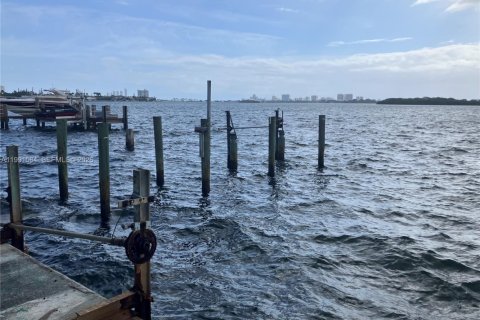 Terreno en venta en Miami, Florida № 2055322 - foto 4