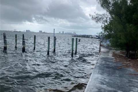 Terreno en venta en Miami, Florida № 2055322 - foto 3