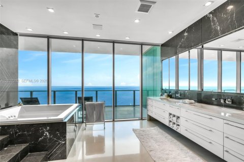 Condo in Key Biscayne, Florida, 5 bedrooms  № 2244008 - photo 25