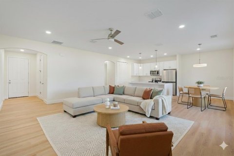 Villa ou maison à louer à Palm Bay, Floride: 4 chambres, 201.69 m2 № 2384415 - photo 8