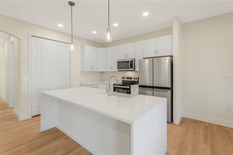 Villa ou maison à louer à Palm Bay, Floride: 4 chambres, 201.69 m2 № 2384415 - photo 5