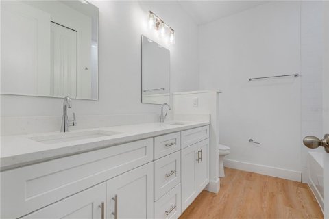 Villa ou maison à louer à Palm Bay, Floride: 4 chambres, 201.69 m2 № 2384415 - photo 24