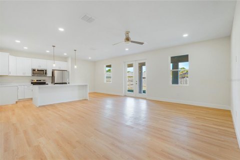 Villa ou maison à louer à Palm Bay, Floride: 4 chambres, 201.69 m2 № 2384415 - photo 7