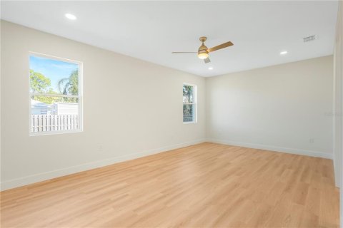 Villa ou maison à louer à Palm Bay, Floride: 4 chambres, 201.69 m2 № 2384415 - photo 11