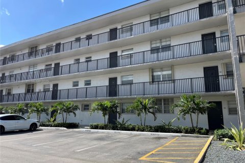 Condominio en venta en Miami, Florida, 2 dormitorios, 84.91 m2 № 1979962 - foto 2