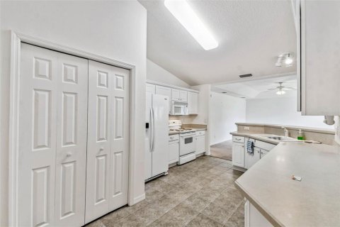 House in Winter Haven, Florida 3 bedrooms, 175.31 sq.m. № 1388638 - photo 15