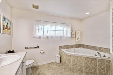 House in Winter Haven, Florida 3 bedrooms, 175.31 sq.m. № 1388638 - photo 21