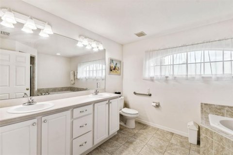 House in Winter Haven, Florida 3 bedrooms, 175.31 sq.m. № 1388638 - photo 20