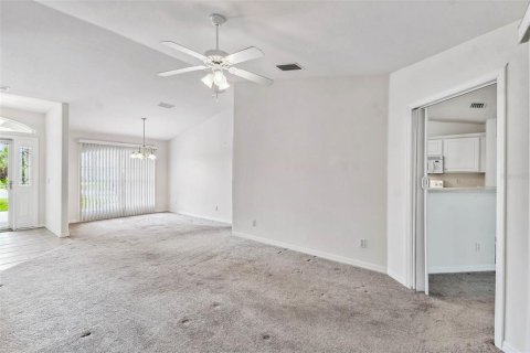 House in Winter Haven, Florida 3 bedrooms, 175.31 sq.m. № 1388638 - photo 11