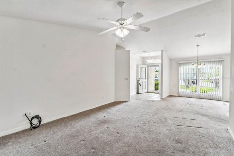 House in Winter Haven, Florida 3 bedrooms, 175.31 sq.m. № 1388638 - photo 12