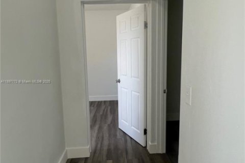 Снять в аренду виллу или дом в Майами, Флорида 2 спальни, 265.7м2, № 1949808 - фото 7