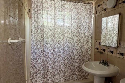 Снять в аренду виллу или дом в Майами, Флорида 2 спальни, 265.7м2, № 1949808 - фото 6