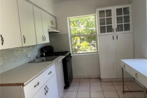 Снять в аренду виллу или дом в Майами, Флорида 2 спальни, 265.7м2, № 1949808 - фото 3