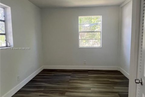 Снять в аренду виллу или дом в Майами, Флорида 2 спальни, 265.7м2, № 1949808 - фото 8