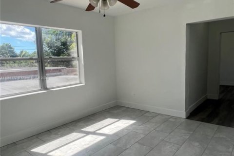 Снять в аренду виллу или дом в Майами, Флорида 2 спальни, 265.7м2, № 1949808 - фото 5