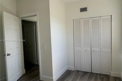 Снять в аренду виллу или дом в Майами, Флорида 2 спальни, 265.7м2, № 1949808 - фото 9