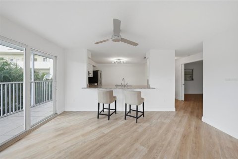 Condo in Punta Gorda, Florida, 2 bedrooms № 2112726 - photo 10