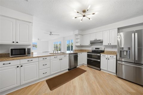 Condo in Punta Gorda, Florida, 2 bedrooms № 2112726 - photo 15