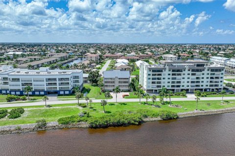 Condo in Punta Gorda, Florida, 2 bedrooms № 2112726 - photo 4