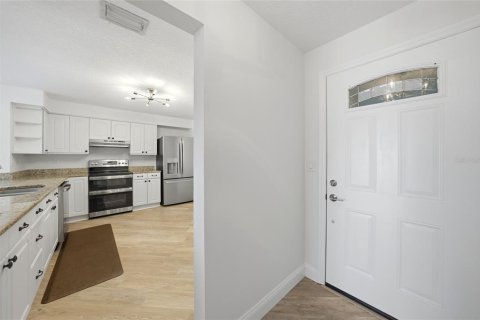 Condo in Punta Gorda, Florida, 2 bedrooms № 2112726 - photo 5