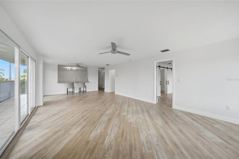 Condo in Punta Gorda, Florida, 2 bedrooms № 2112726 - photo 8