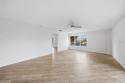 Condo in Punta Gorda, Florida, 2 bedrooms № 2112726 - photo 6