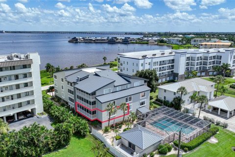 Condo in Punta Gorda, Florida, 2 bedrooms № 2112726 - photo 3