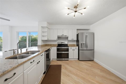 Condo in Punta Gorda, Florida, 2 bedrooms № 2112726 - photo 16