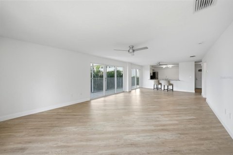 Condo in Punta Gorda, Florida, 2 bedrooms № 2112726 - photo 7