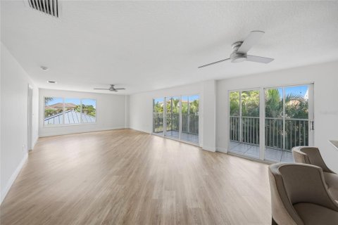 Condo in Punta Gorda, Florida, 2 bedrooms № 2112726 - photo 9