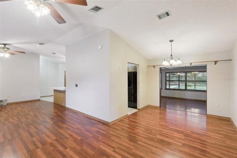 House in Winter Garden, Florida 3 bedrooms, 203.18 sq.m. № 2157786 - photo 7