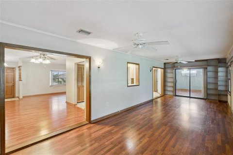 House in Winter Garden, Florida 3 bedrooms, 203.18 sq.m. № 2157786 - photo 23