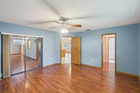 House in Winter Garden, Florida 3 bedrooms, 203.18 sq.m. № 2157786 - photo 16